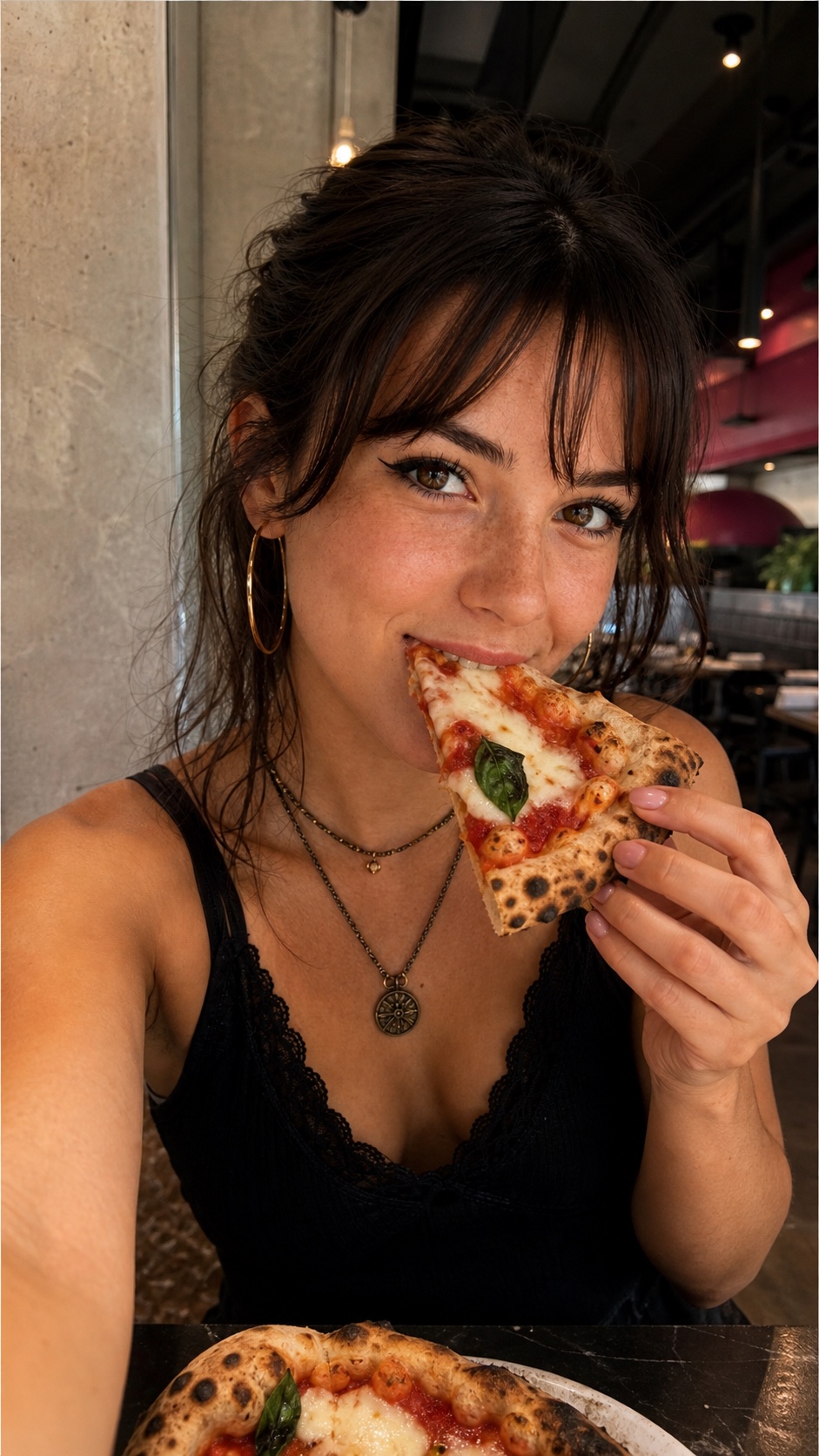 Inès partage une pizza
